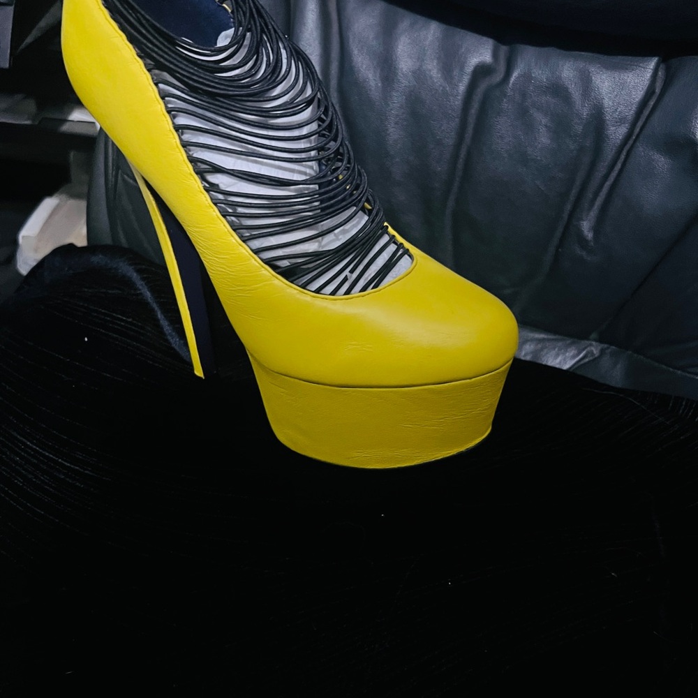 London Trash Yellow and Black Platform Heels